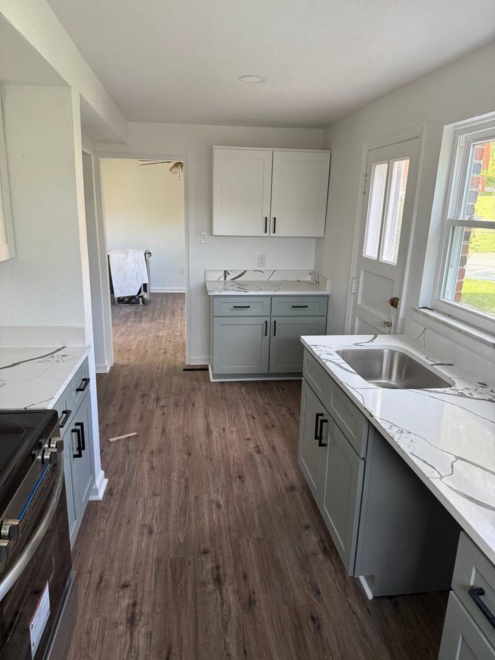 1807 Seaton St - Photo 4 of 16