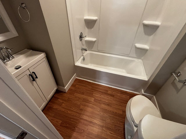 1009 Leslie St - Photo 2 of 8