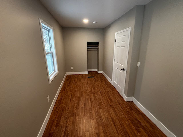 1009 Leslie St - Photo 3 of 8