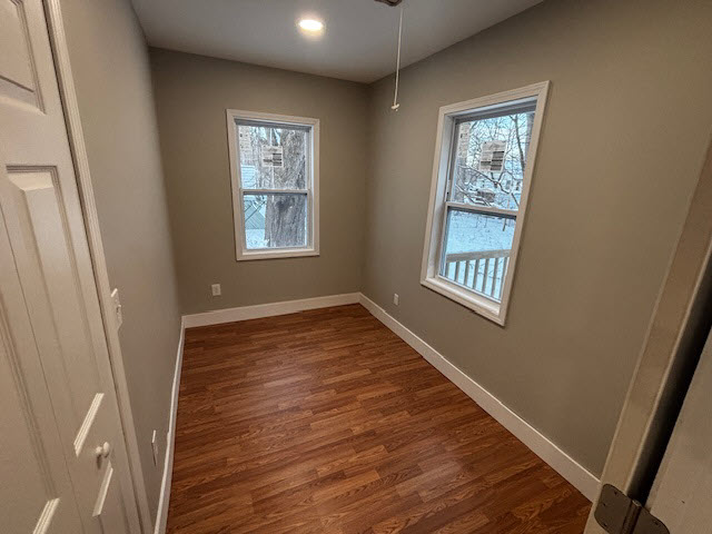 1009 Leslie St - Photo 4 of 8