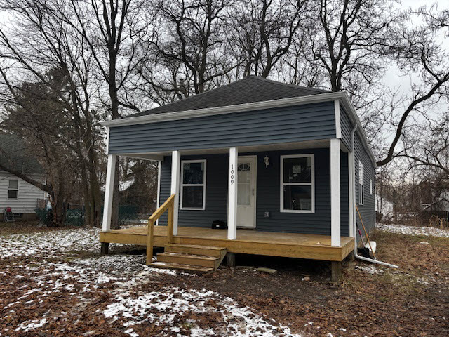 1009 Leslie St - Photo 6 of 8