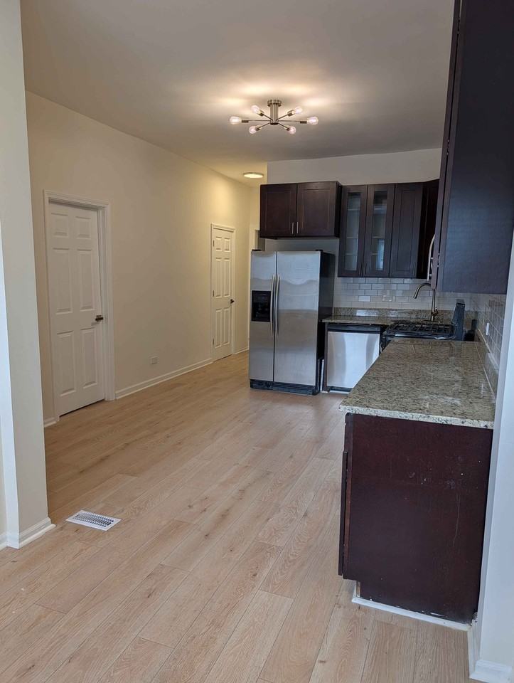 2302 N Hamlin Ave #1 - Photo 3 of 13