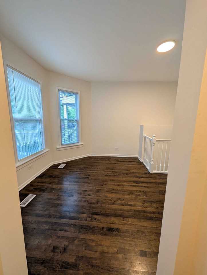 2302 N Hamlin Ave #1 - Photo 4 of 13