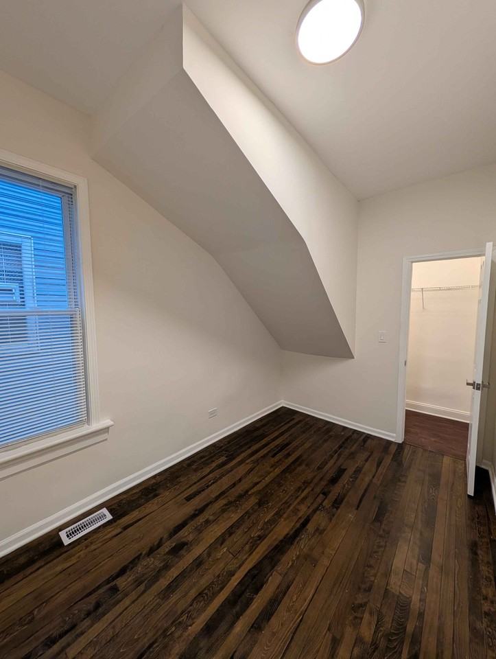 2302 N Hamlin Ave #1 - Photo 6 of 13