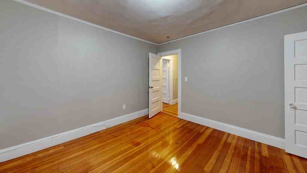 1011 Washington St #2 - Photo 3 of 12