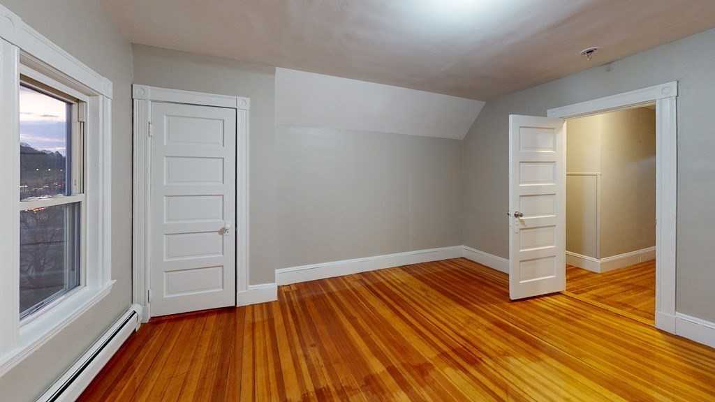 1011 Washington St #2 - Photo 4 of 12