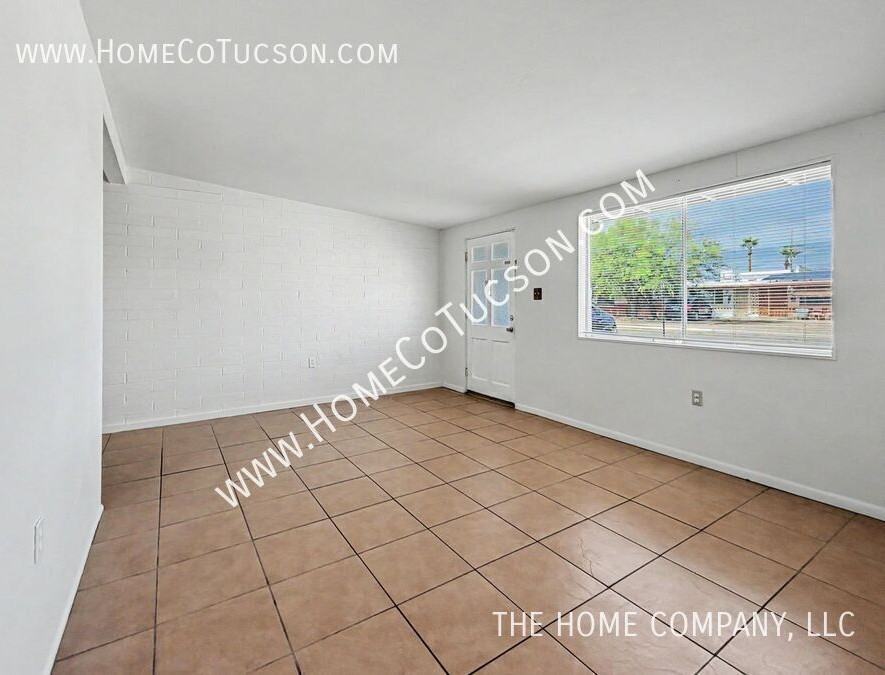 4938 S Highland Dr - Photo 2 of 21