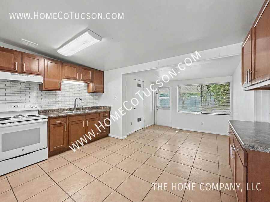 4938 S Highland Dr - Photo 5 of 21