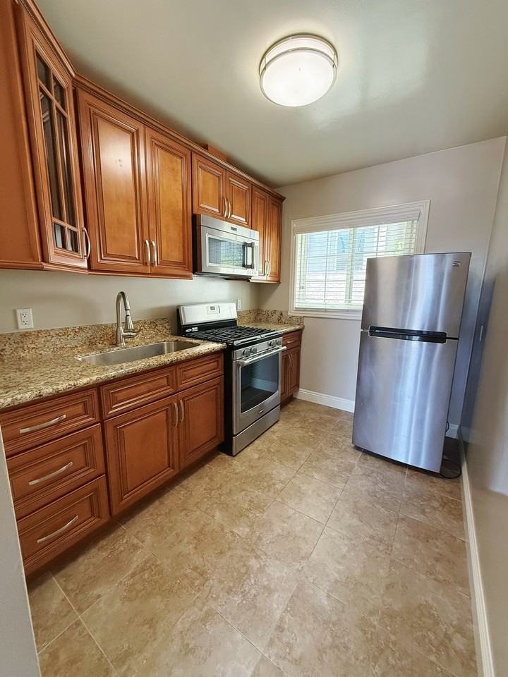 276 S Sierra Madre Blvd #18 - Photo 3 of 15