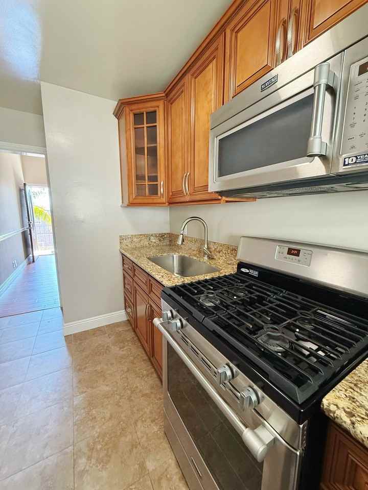 276 S Sierra Madre Blvd #18 - Photo 4 of 15