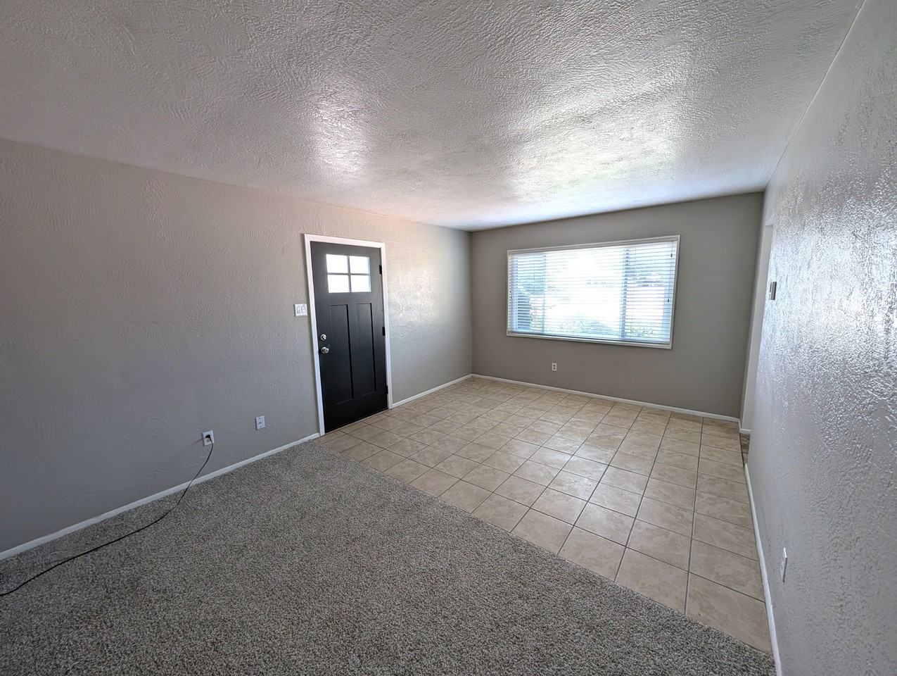 10204 Candelaria Rd Ne #10204 - Photo 2 of 6