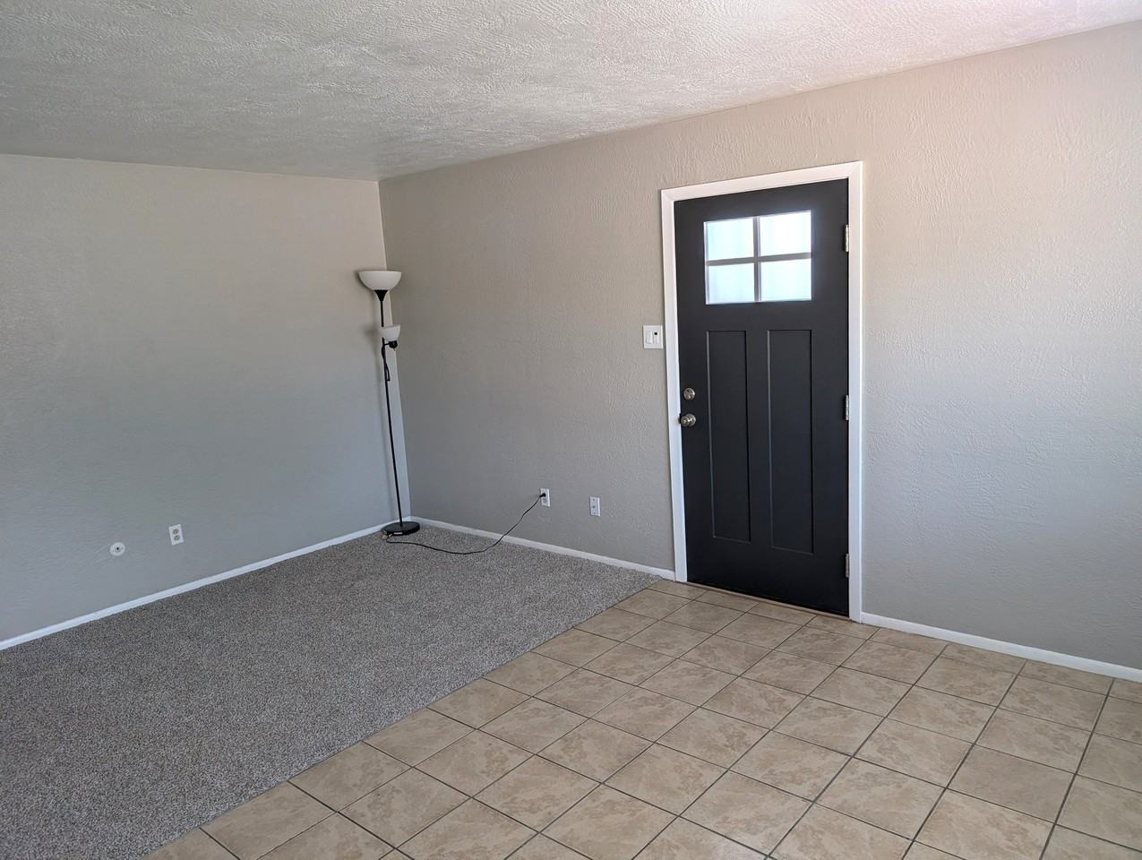10204 Candelaria Rd Ne #10204 - Photo 3 of 6