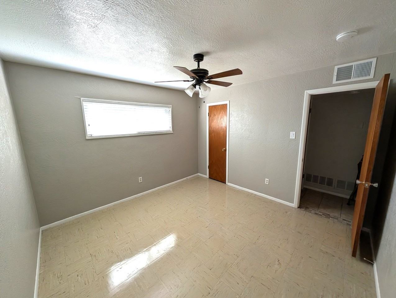 10204 Candelaria Rd Ne #10204 - Photo 4 of 6