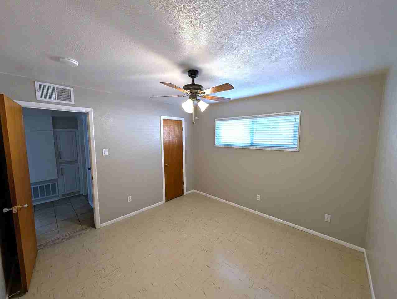 10204 Candelaria Rd Ne #10204 - Photo 5 of 6
