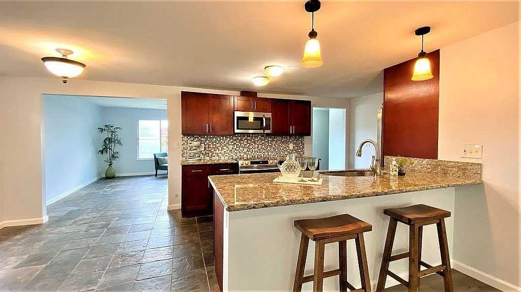 1272 Kina St - Photo 3 of 18
