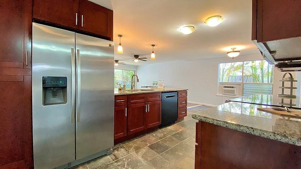 1272 Kina St - Photo 5 of 18