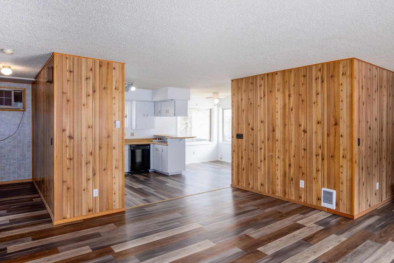213 E Missoula Ave - Photo 3 of 15