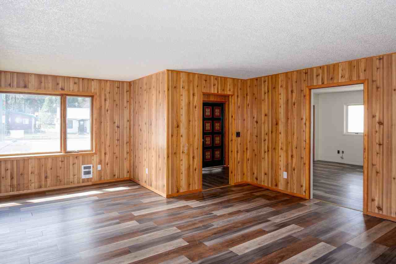213 E Missoula Ave - Photo 5 of 15