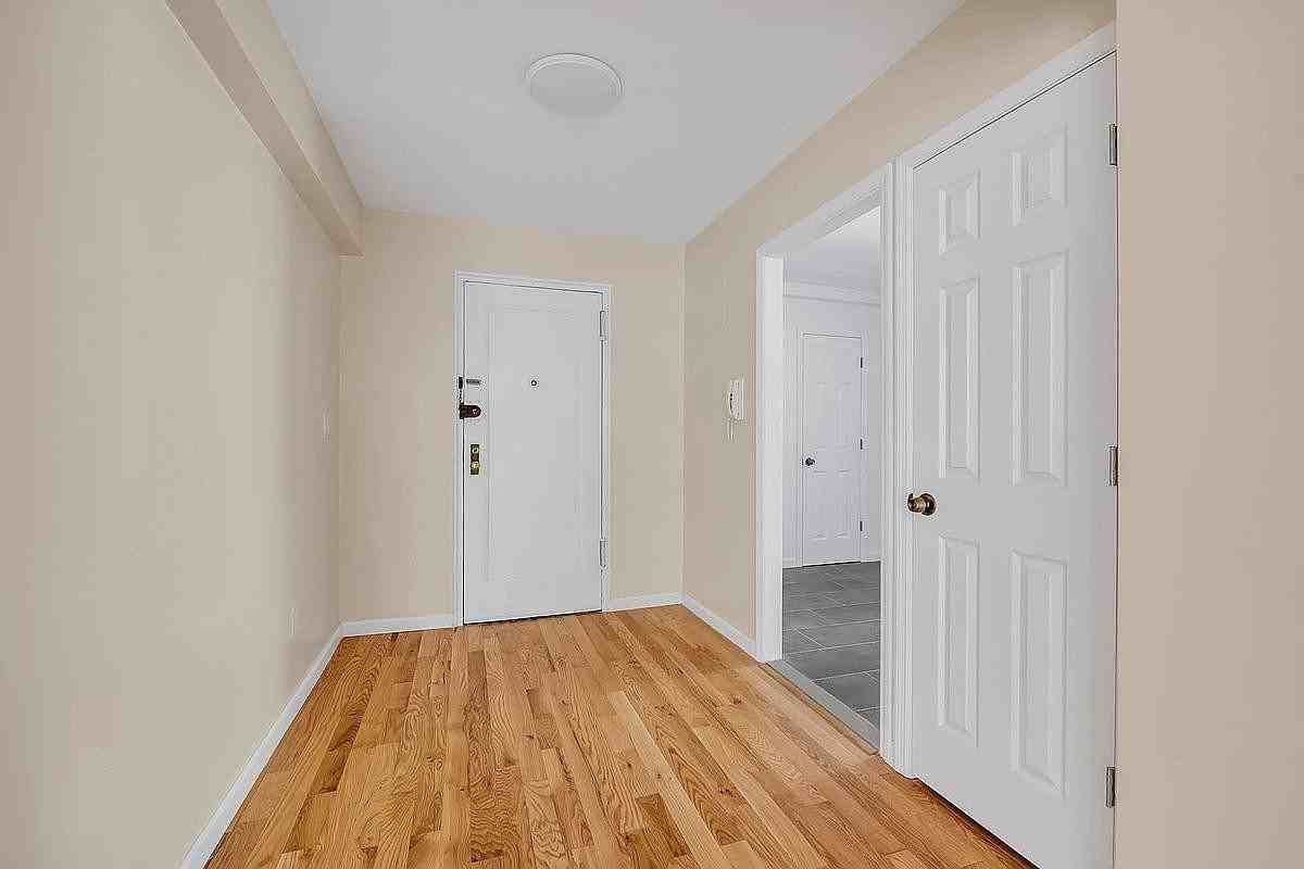 1730 E 14th St #4K - Photo 3 of 8