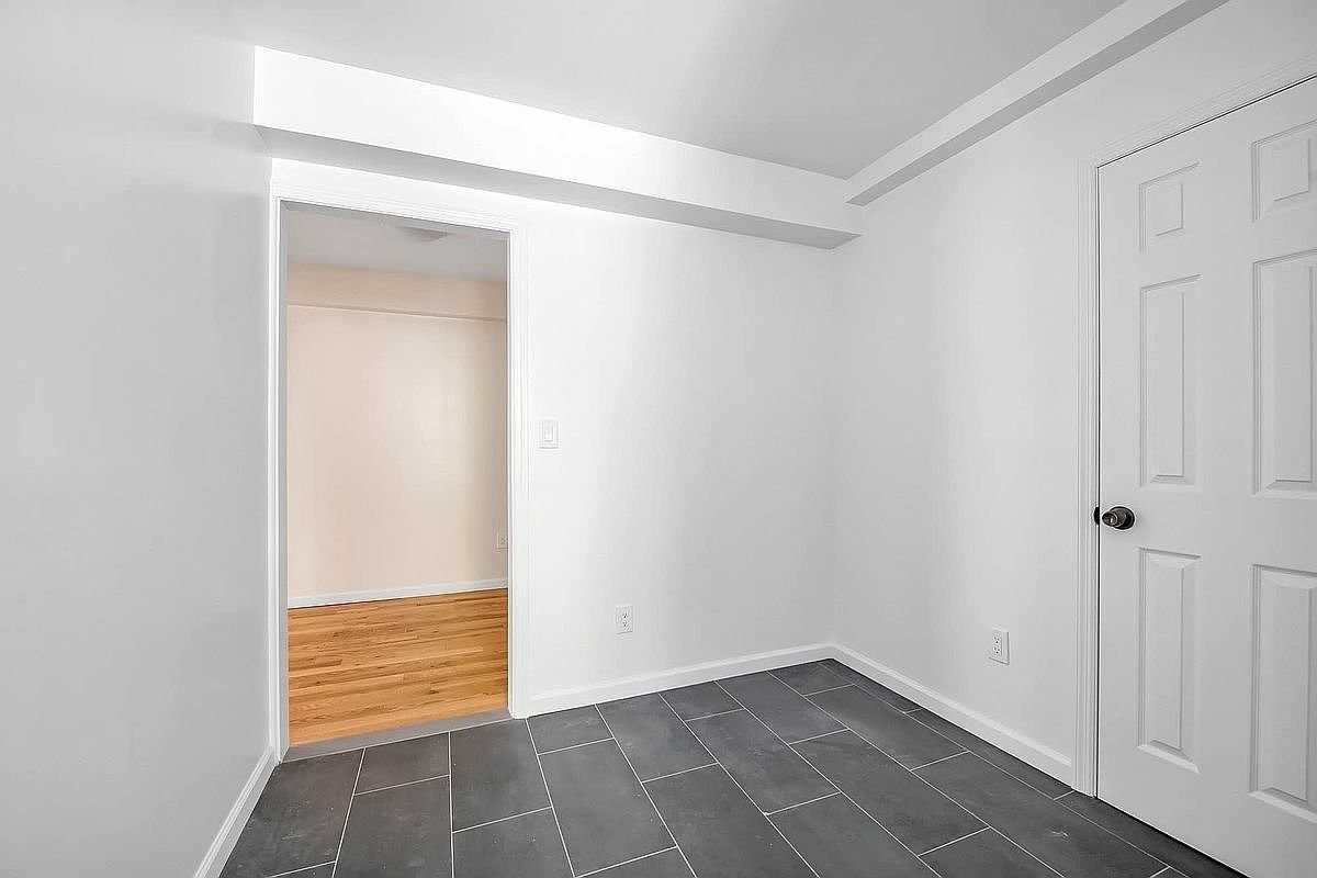 1730 E 14th St #4K - Photo 4 of 8