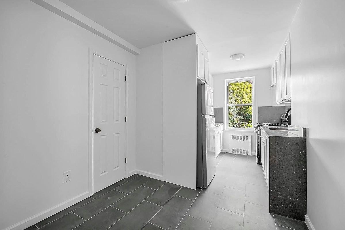 1730 E 14th St #4K - Photo 7 of 8
