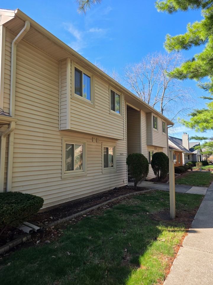 1611 Lyndhurst Dr #F - Photo 2 of 13
