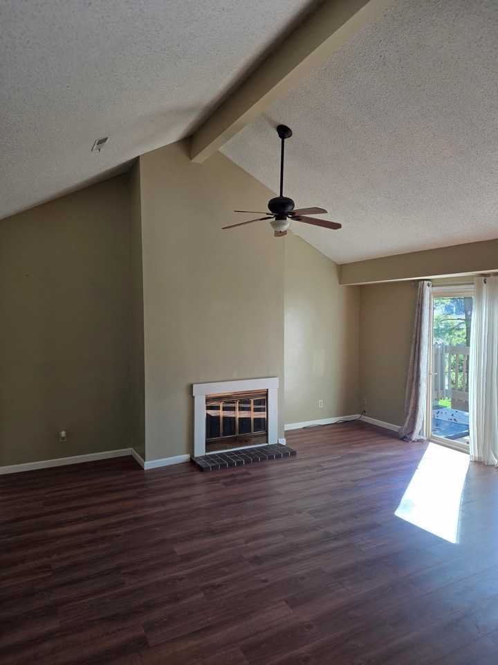 1611 Lyndhurst Dr #F - Photo 5 of 13