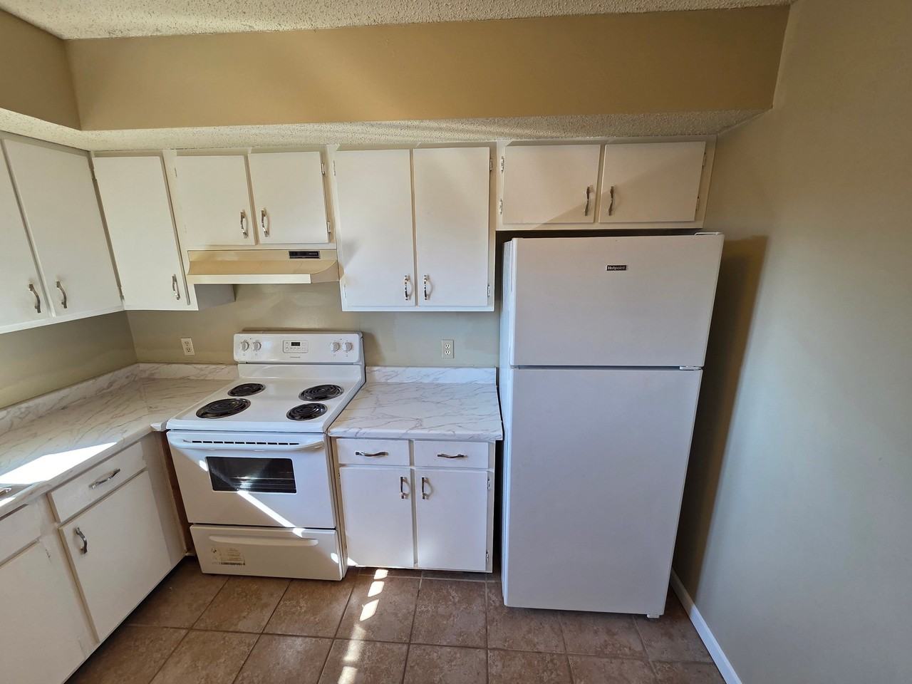 1611 Lyndhurst Dr #F - Photo 7 of 13