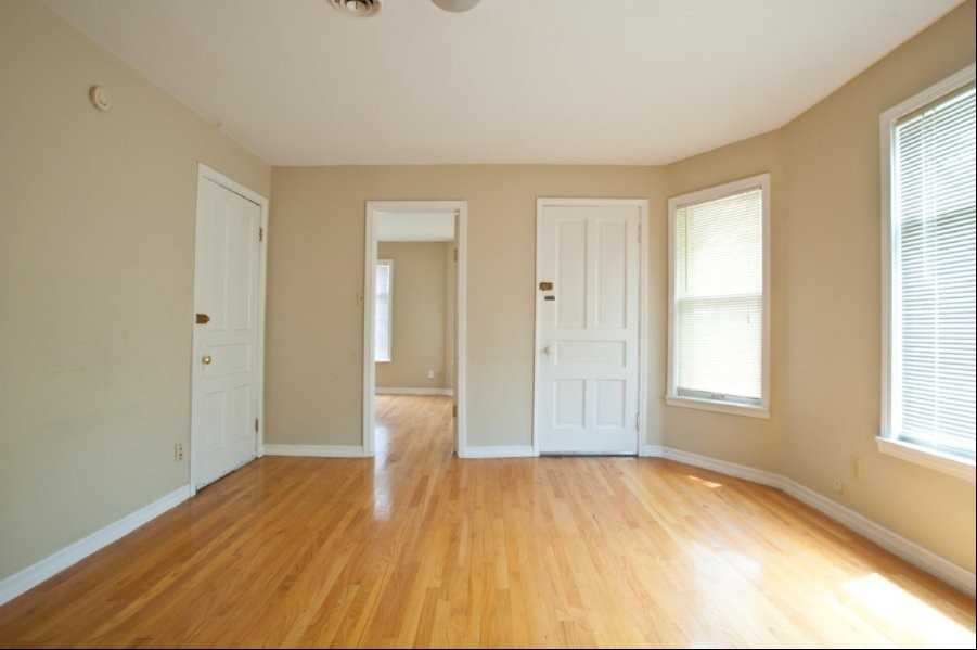 2431 N Farwell Ave - Photo 2 of 13