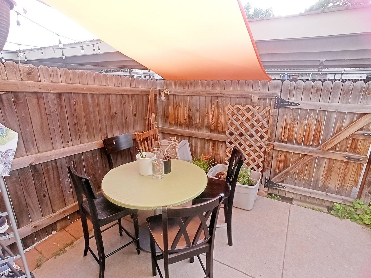 1125 S Monaco Pkwy - Photo 3 of 9