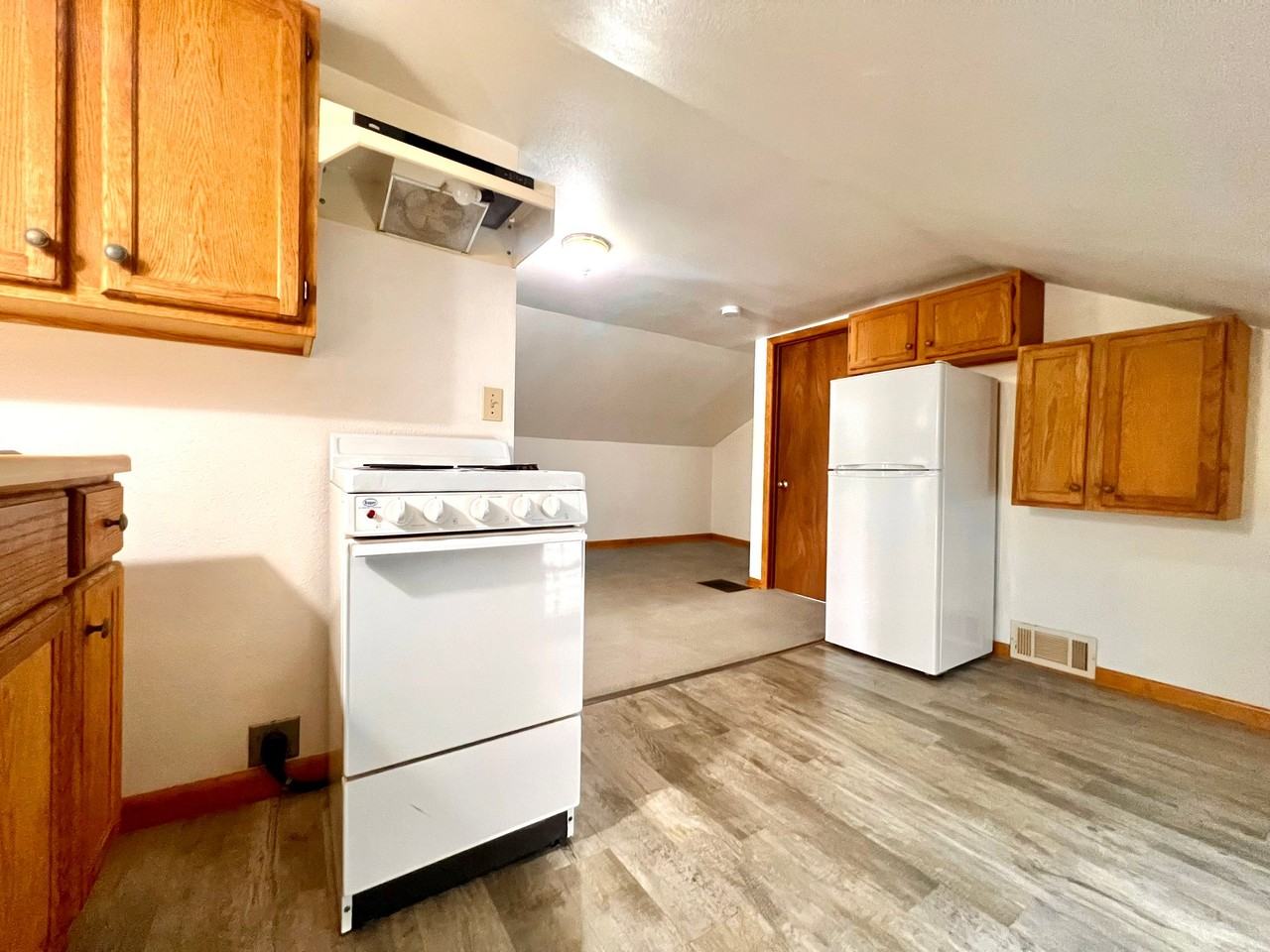 1132 S 10th St #B - Photo 3 of 8