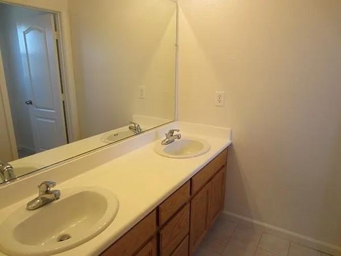 2424 Mammoth Way - Photo 2 of 2
