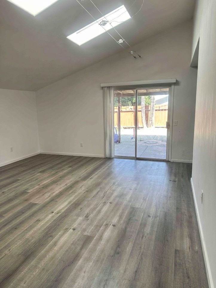583 Charlotte Dr - Photo 5 of 11