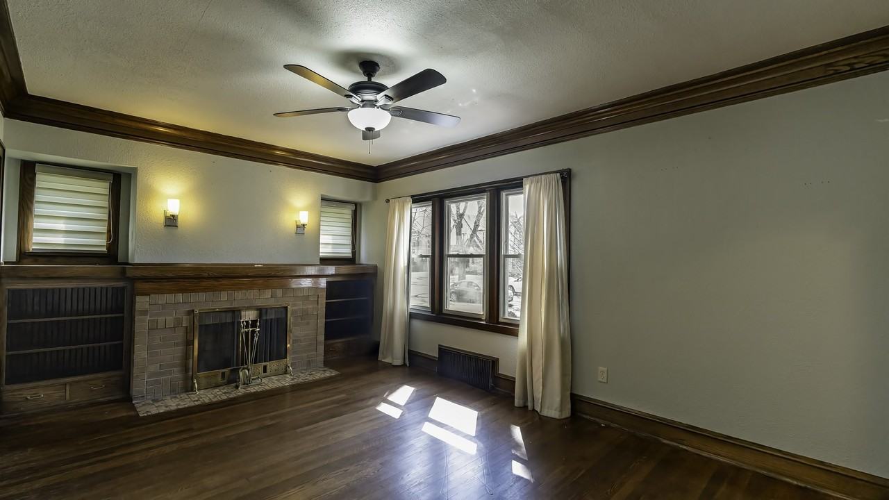 3260 N 50th St - Photo 3 of 8