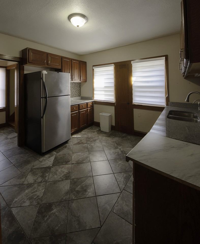 3260 N 50th St - Photo 6 of 8