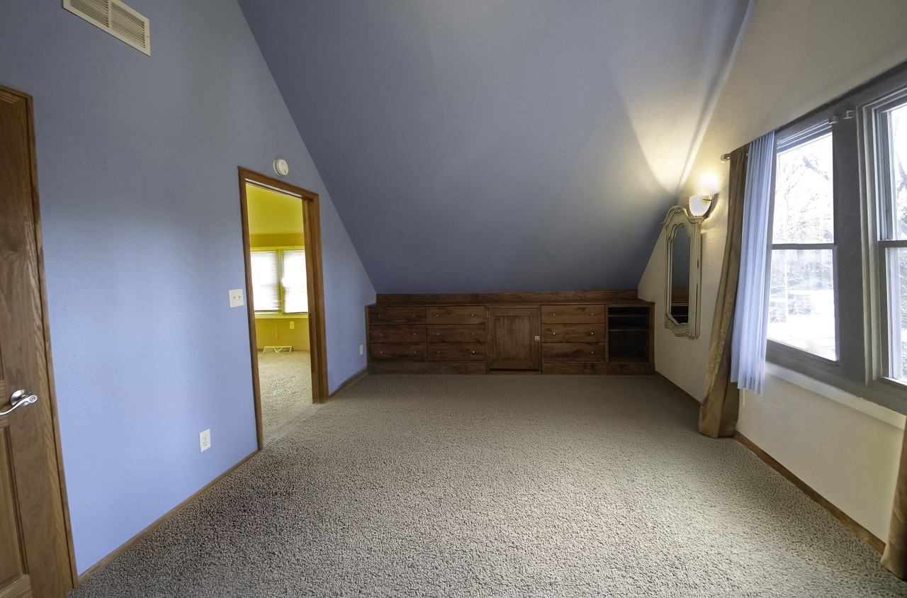 3260 N 50th St - Photo 7 of 8