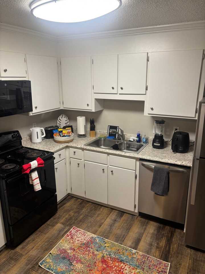 2822 Lincoln St #A - Photo 4 of 11