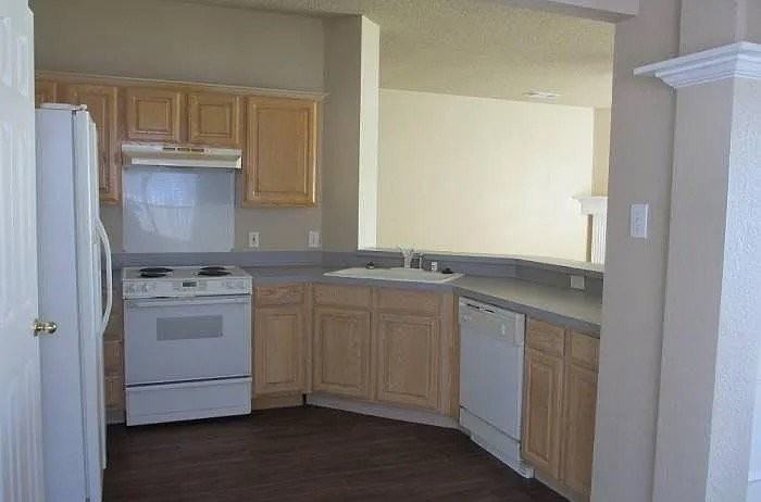 1700 Farmington Dr - Photo 5 of 8