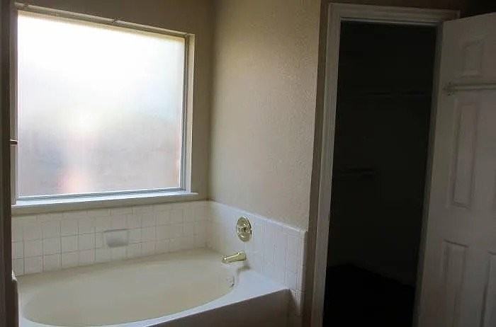1700 Farmington Dr - Photo 6 of 8
