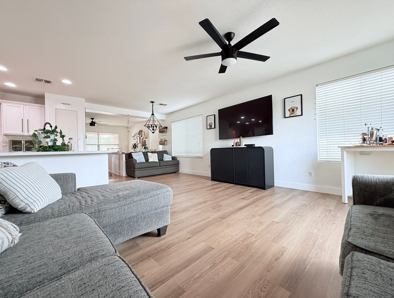 7029 S 31st Dr - Photo 3 of 20