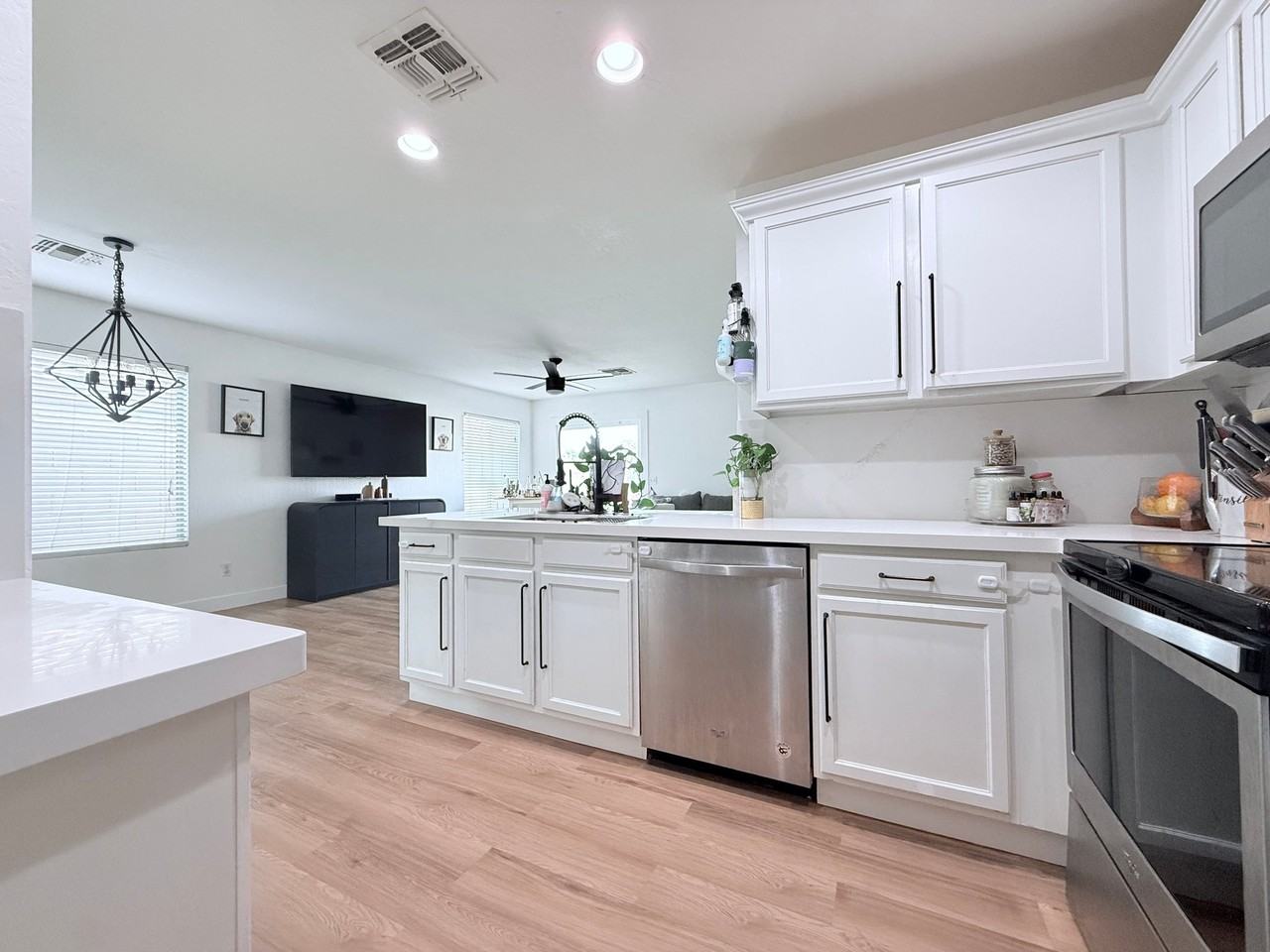 7029 S 31st Dr - Photo 7 of 20