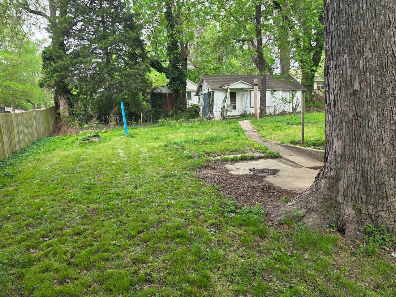 118 S Northern Blvd - Photo 2 of 10