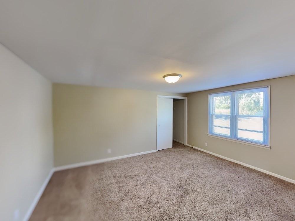 7930 Long Ave - Photo 3 of 8
