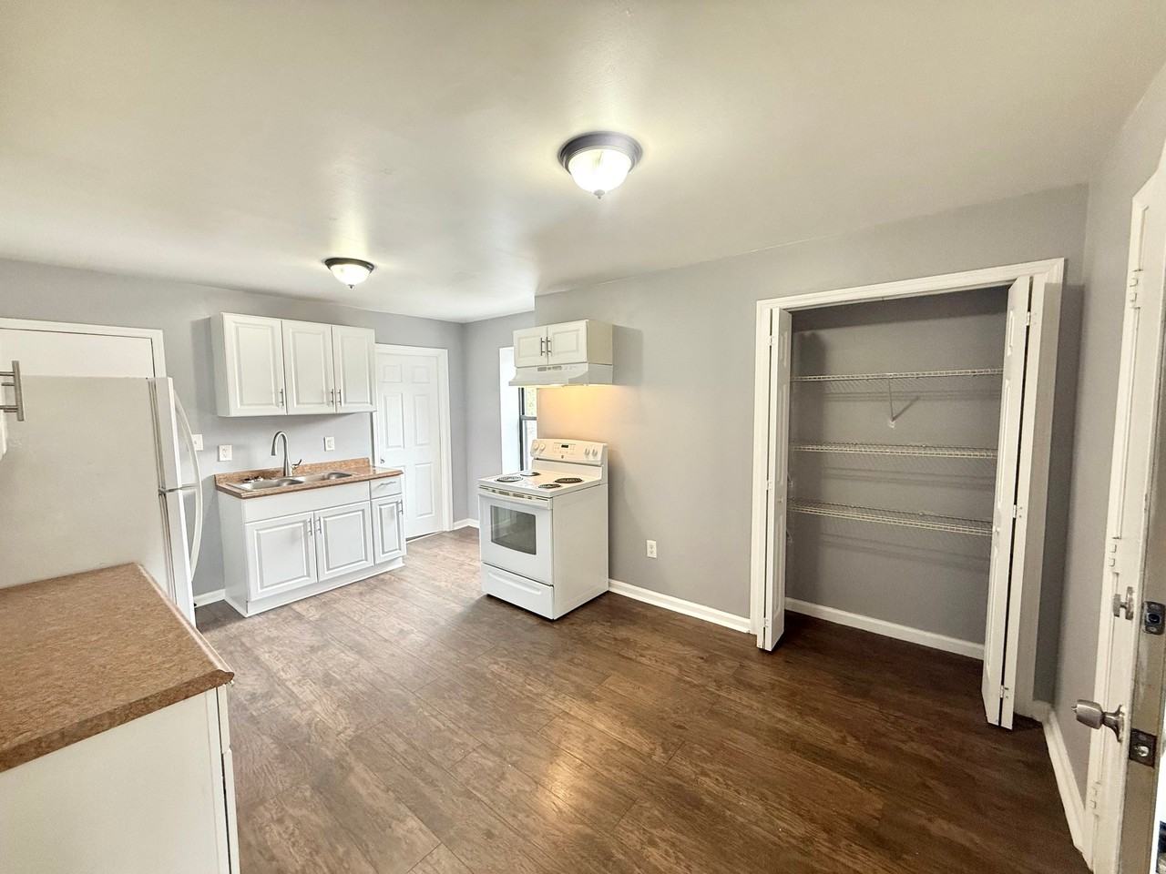 429 3rd St #3