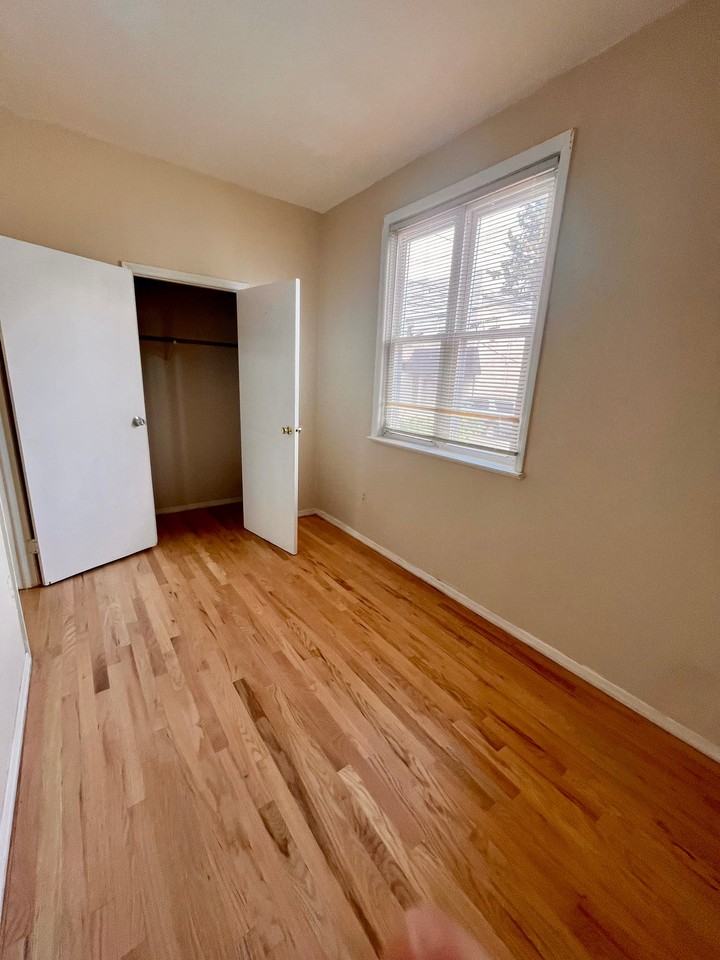 433 74th St #1 - Photo 3 of 9