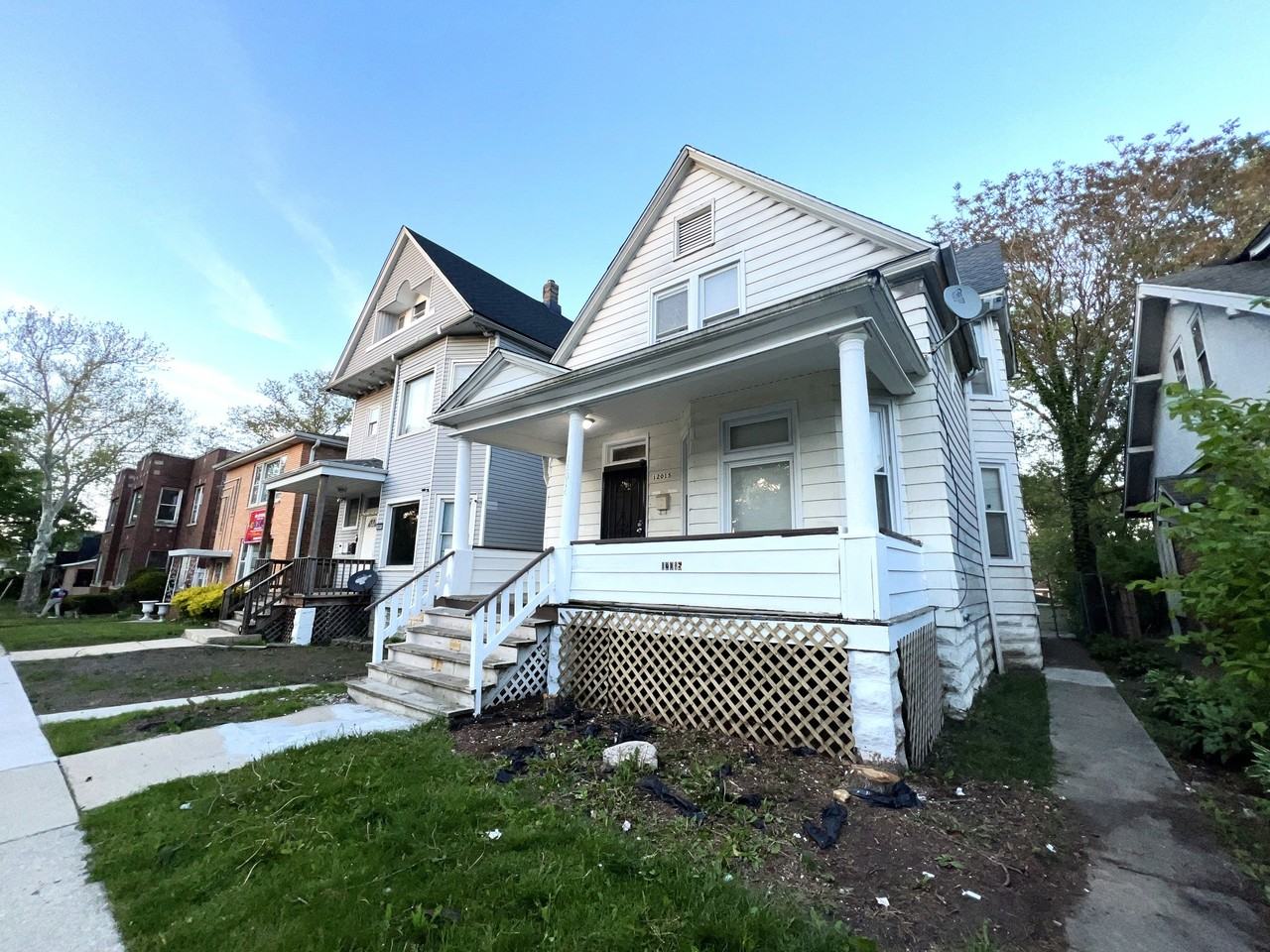 12015 S Stewart Ave - Photo 2 of 19