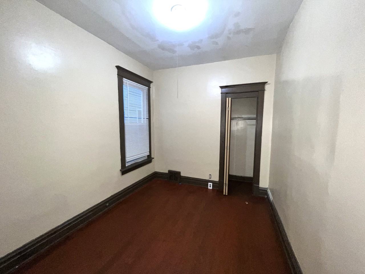 12015 S Stewart Ave - Photo 4 of 19