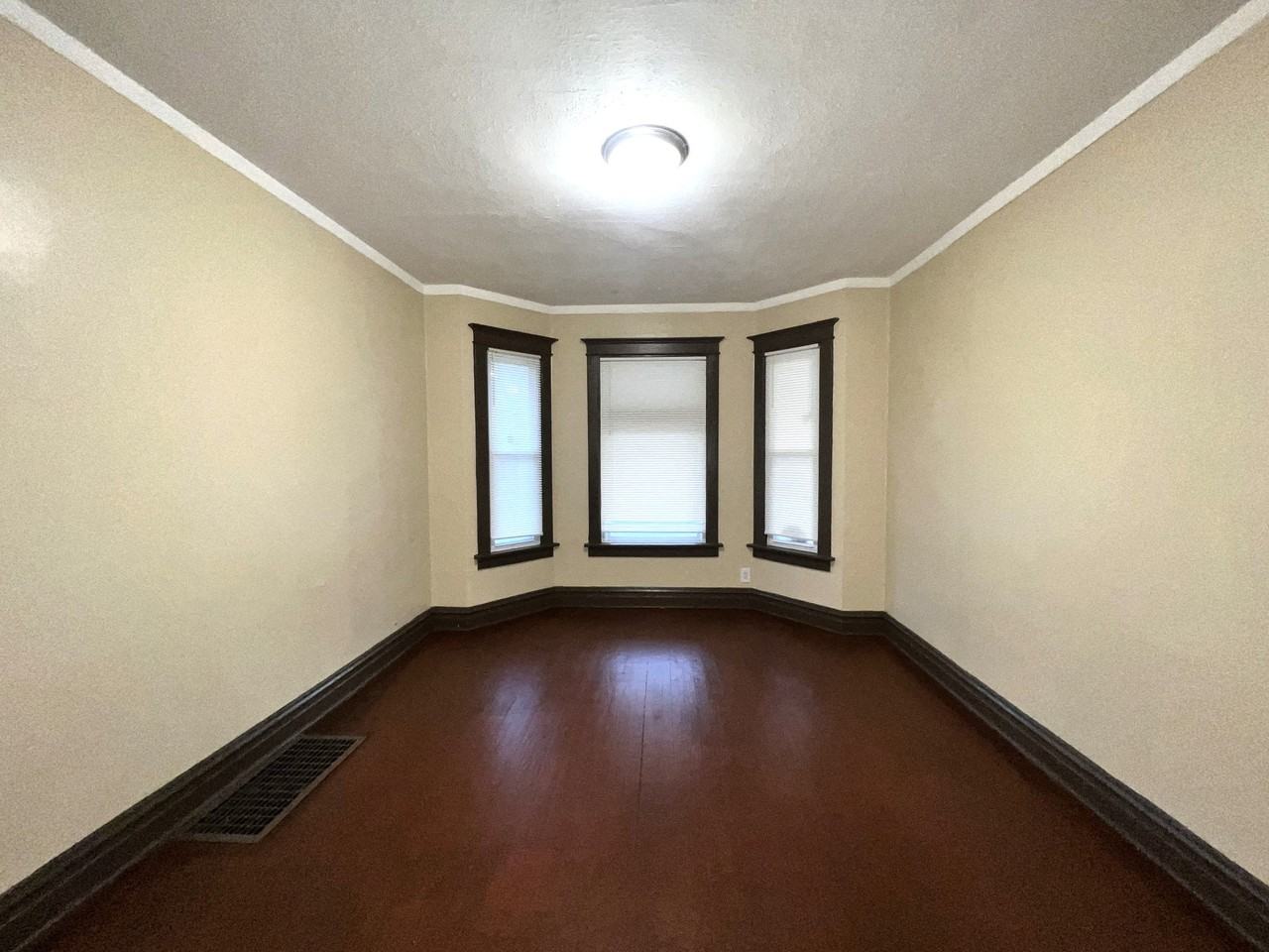 12015 S Stewart Ave - Photo 7 of 19