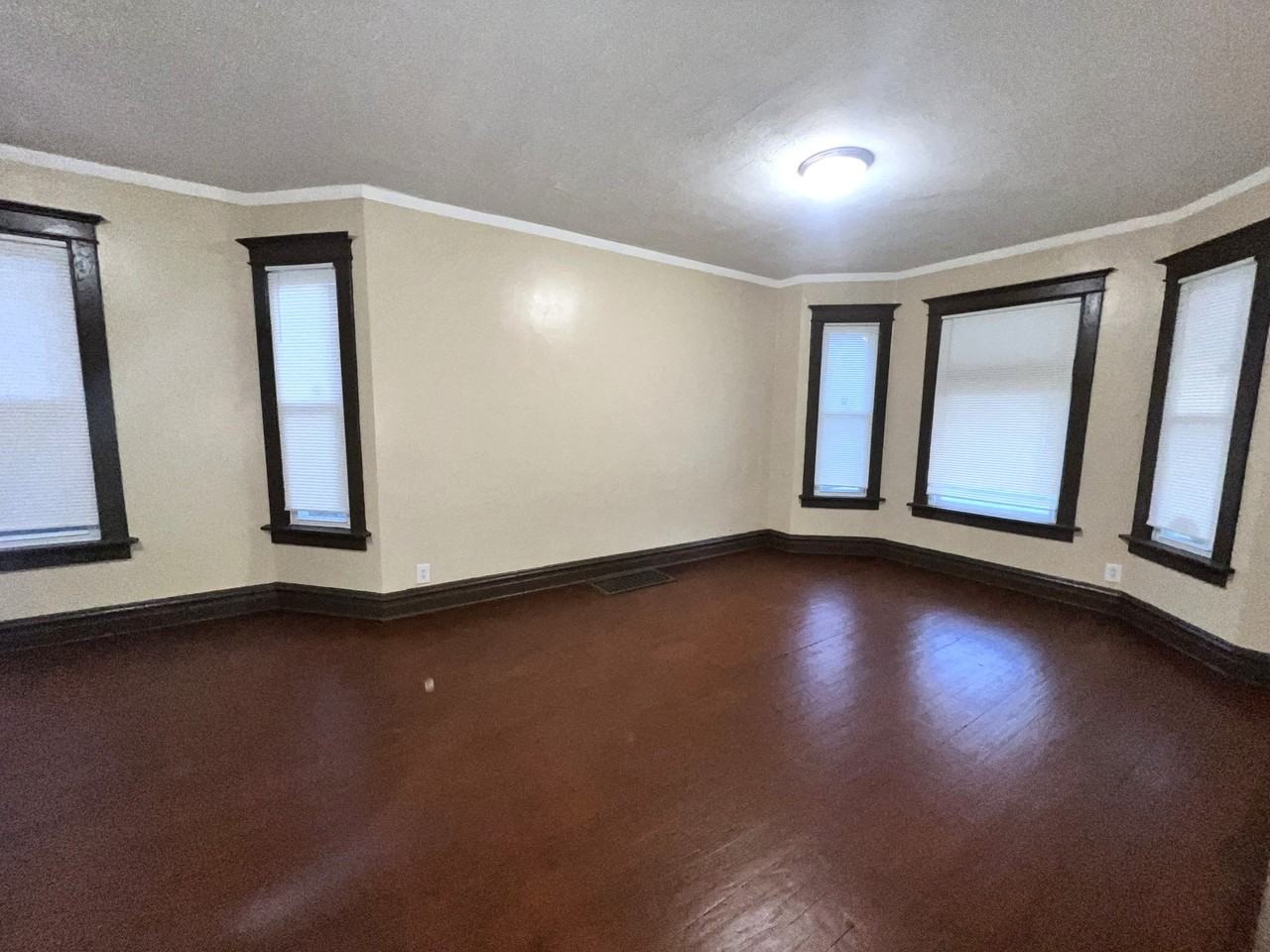 12015 S Stewart Ave - Photo 4 of 22