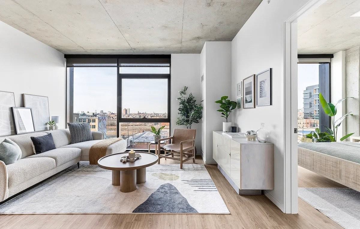 215 N Elizabeth St - Photo 3 of 10